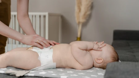 luier vershonen handen baby