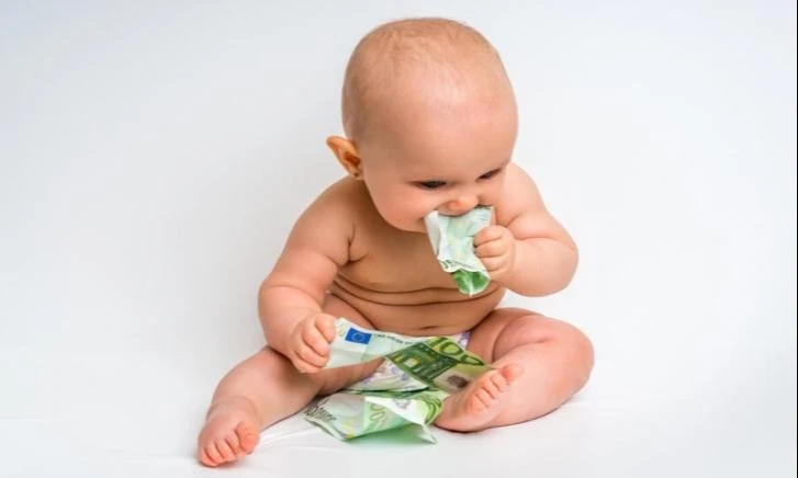 Mrs. Jones Winnie luieremmer in Karol wit, praktisch en stijlvol met schattige illustraties, perfect voor het opbergen van babyluiers.