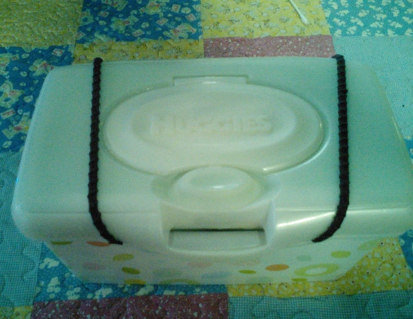 Leeg Huggies babydoekjes doosje