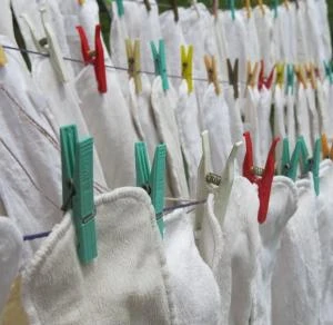 Luiers aan de waslijn